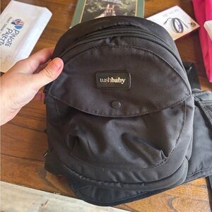 Tushbaby Black Carrirr